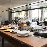Hotel Hesperia & 4*
