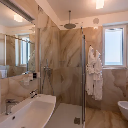 Hotel Hesperia & 4*