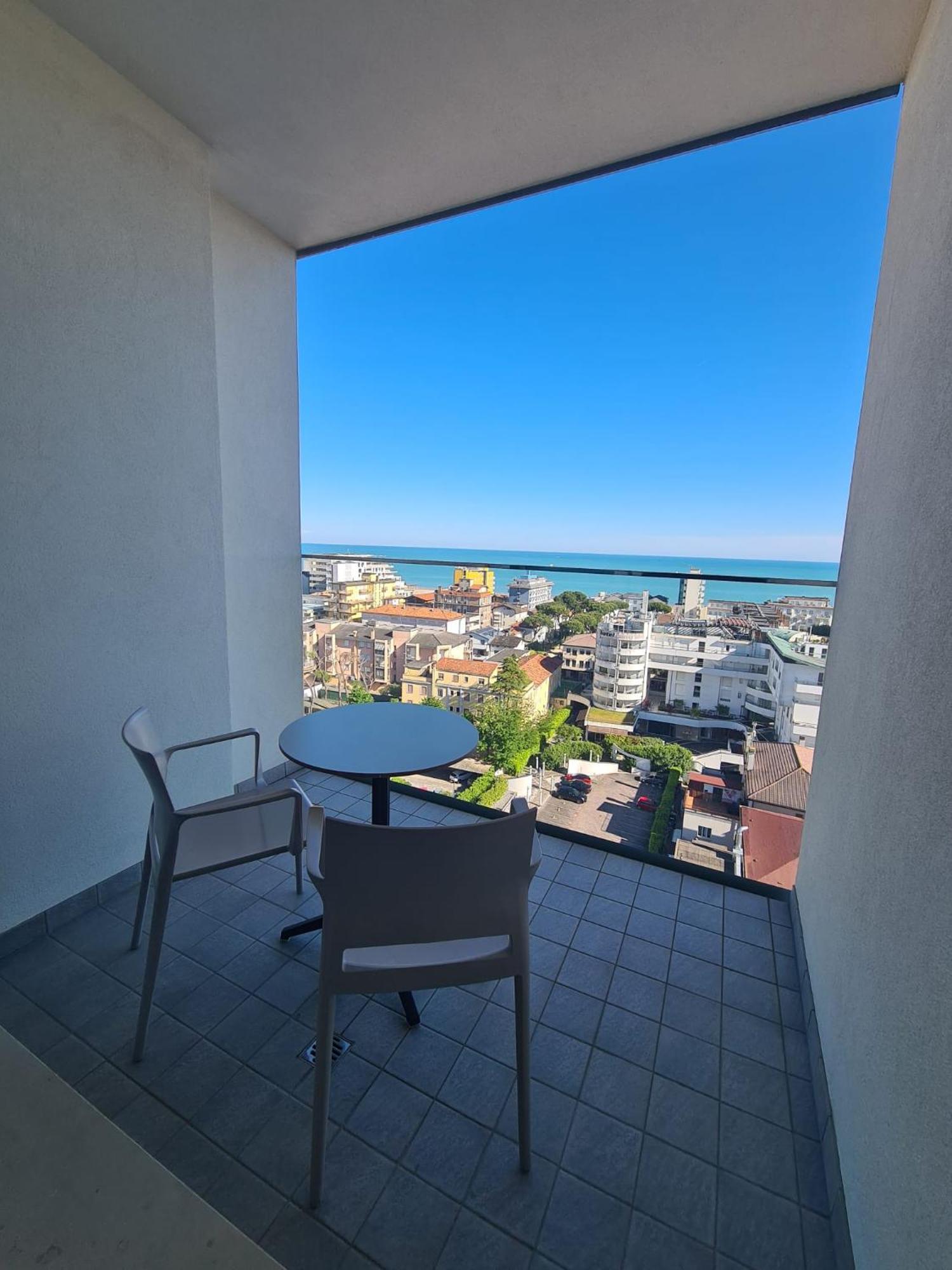 Hotel Hesperia & 4*