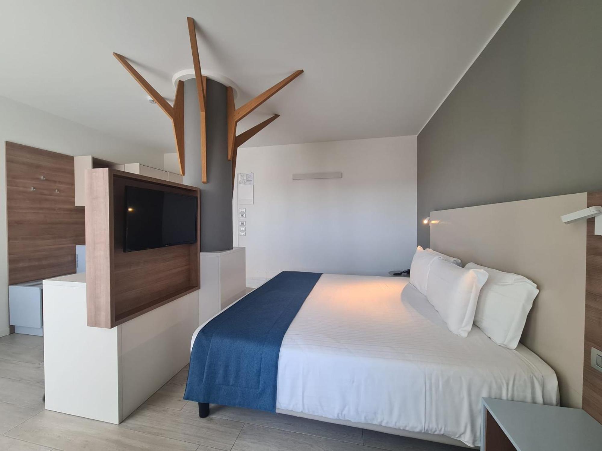 Hesperia & Hotel 4*