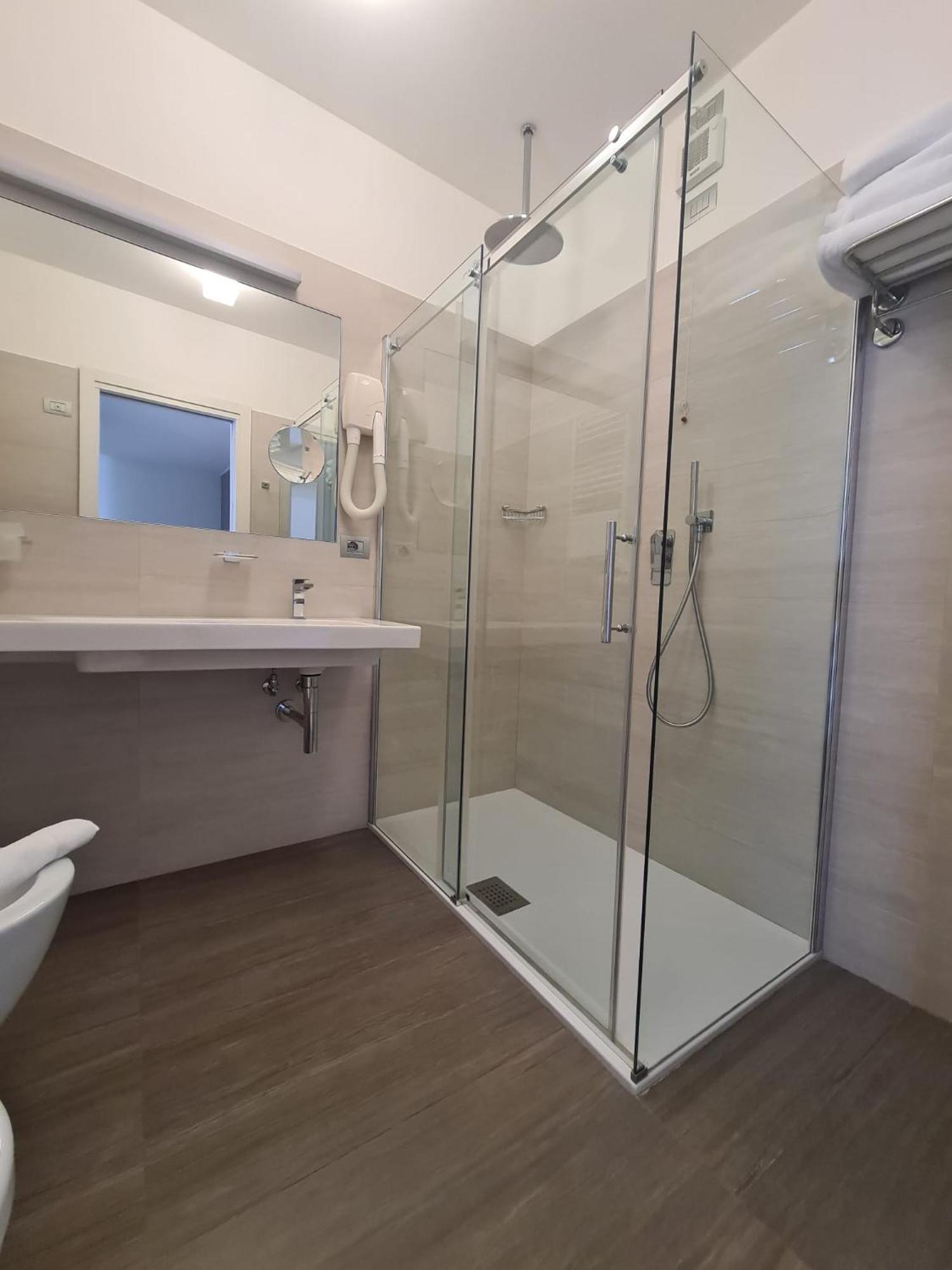 Hotel Hesperia & 4*